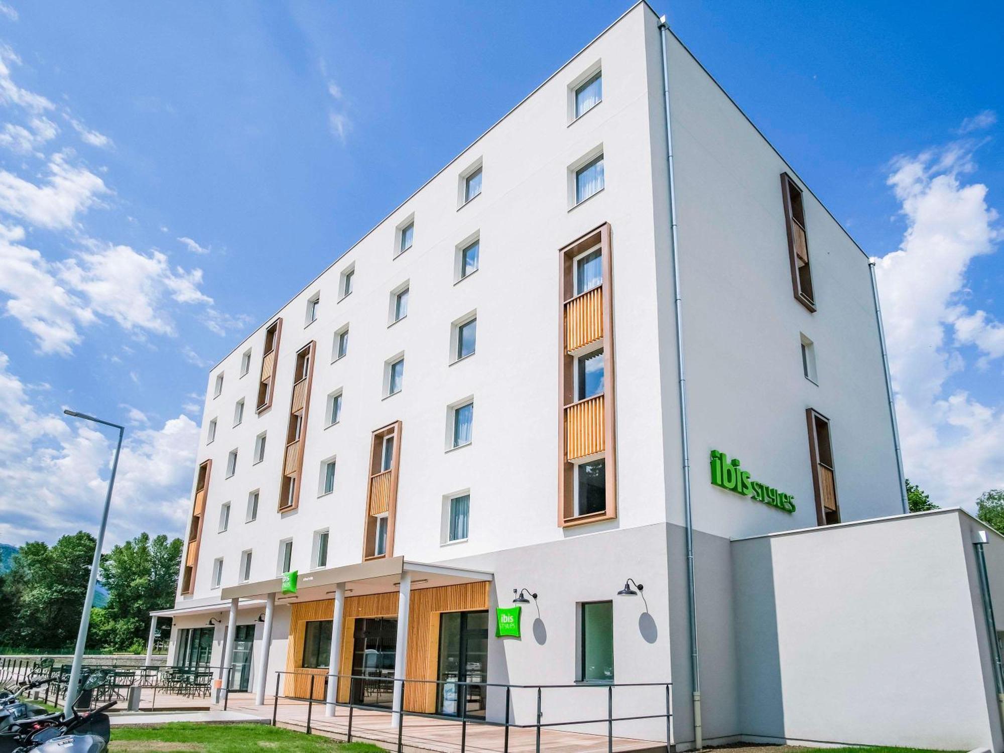 NEW ibis Styles Albertville Exterior foto